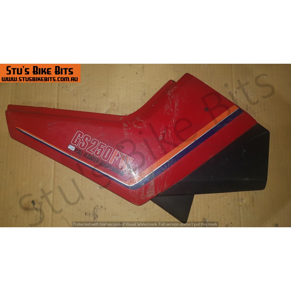 GS250FW - RH Side Cover Red